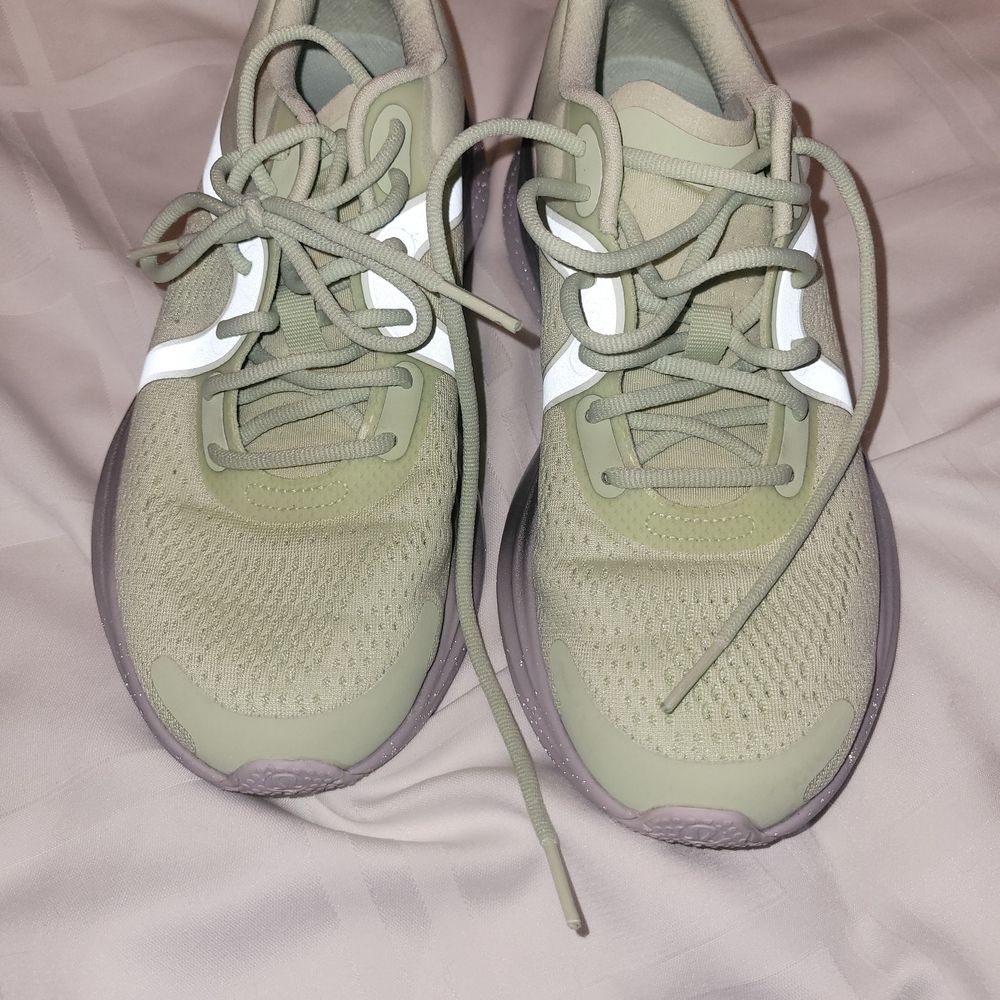 Lululemon Athletica Green and Gray Sneakers with Breathable Mesh